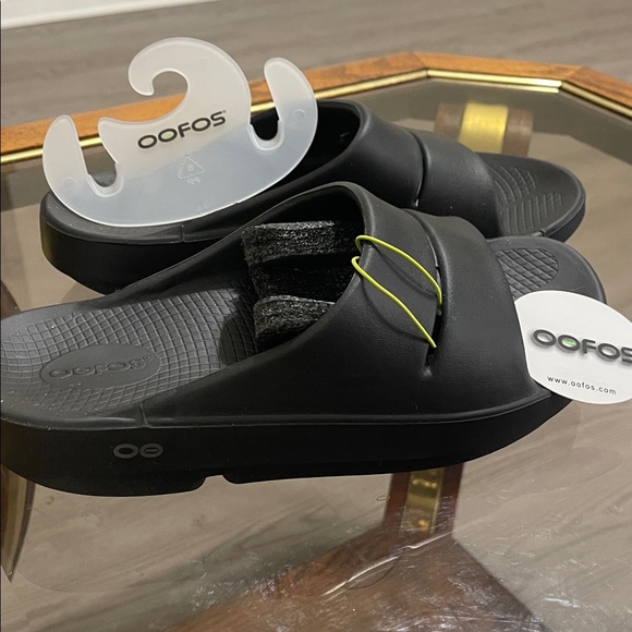 OOFOS Men's Black Slide Sandals with Lime Accent - Picture 1 of 5